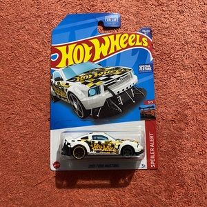 Hot Wheels 2005 Ford Mustang